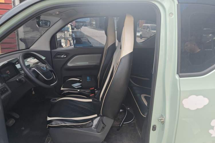 Used Wuling Hongguang MINIEV 2021 Macaron Premium Model – Lithium Iron Phosphate Left Front Seat
