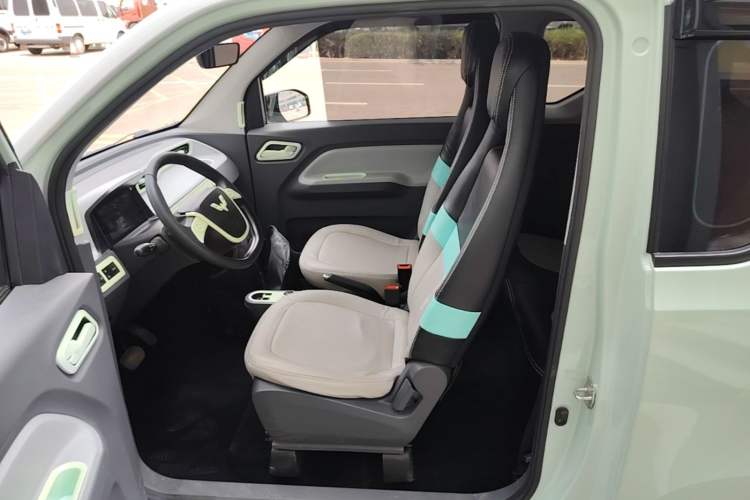 Used Wuling Hongguang MINIEV 2021 Macaron Fashion Edition Lithium-Ion Battery Left Front Seat