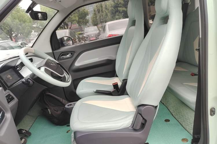 Used Wuling Hongguang MINIEV 2021 Macaron Sandwich Model 120 km Lithium NMC Left Front Seat