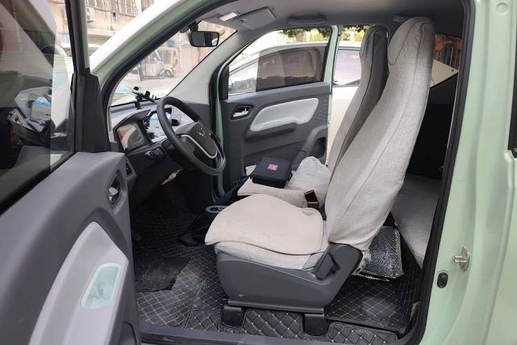 Used Wuling Hongguang MINIEV 2021 Macaron Premium Model – Lithium-NMC Left Front Seat