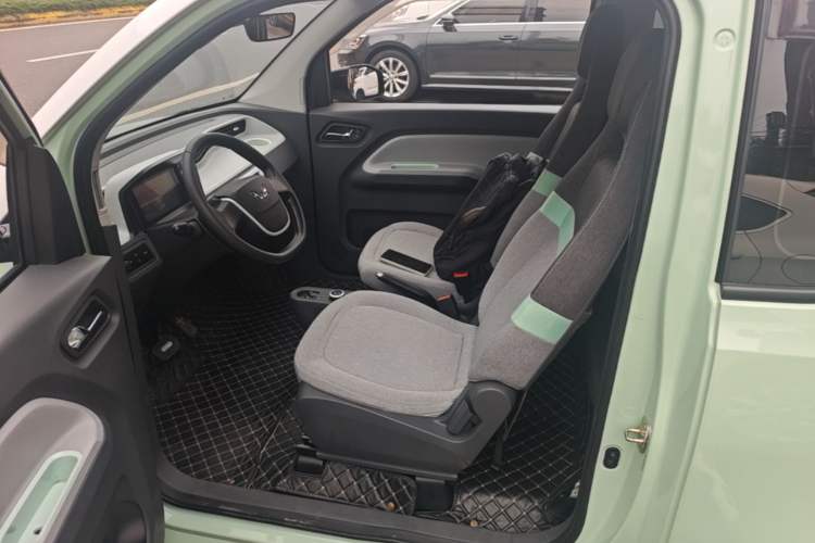 Used Wuling Hongguang MINIEV 2021 Macaron Premium Model – Lithium-NMC Left Front Seat