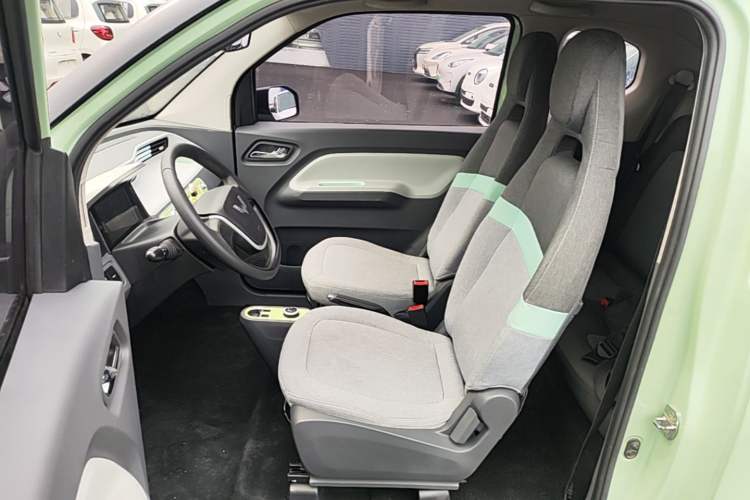 Used Wuling Hongguang MINIEV 2021 Macaron Fashion Model Lithium Iron Phosphate Left Front Seat