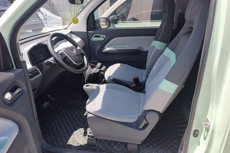 Used Wuling Hongguang MINIEV 2021 Macaron Fashion Model Lithium Iron Phosphate Left Front Seat