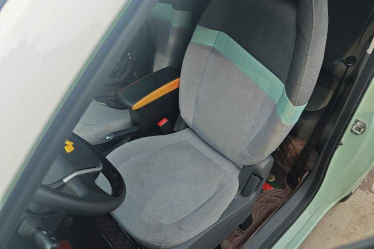 Used Wuling Hongguang MINIEV 2021 Macaron Sandwich Model 120 km Lithium NMC Left Front Seat