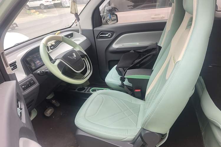 Used Wuling Hongguang MINIEV 2021 Macaron Premium Model – Lithium Iron Phosphate Left Front Seat