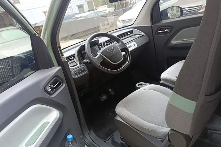 Used Wuling Hongguang MINIEV 2021 Macaron Sandwich Model 170 km Lithium Iron Phosphate Left Front Seat