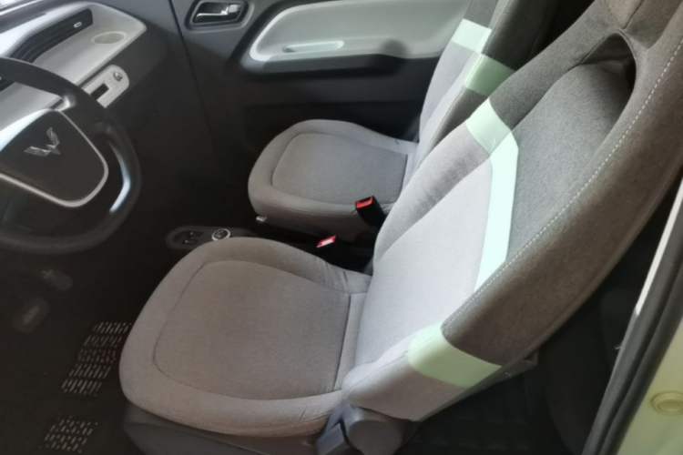 Used Wuling Hongguang MINIEV 2021 Macaron Fashion Edition Lithium-Ion Battery Left Front Seat