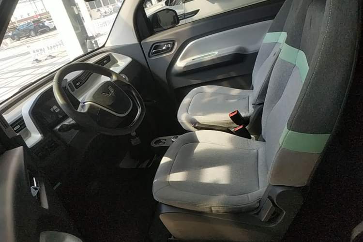 Used Wuling Hongguang MINIEV 2021 Macaron Fashion Model Lithium Iron Phosphate Left Front Seat