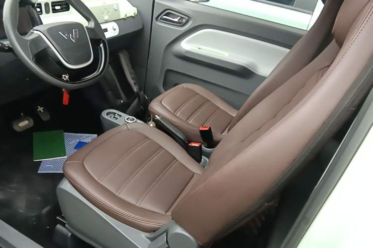 Used Wuling Hongguang MINIEV 2021 Macaron Fashion Edition Lithium-Ion Battery Left Front Seat