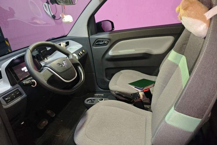 Used Wuling Hongguang MINIEV 2021 Macaron Fashion Model Lithium Iron Phosphate Left Front Seat