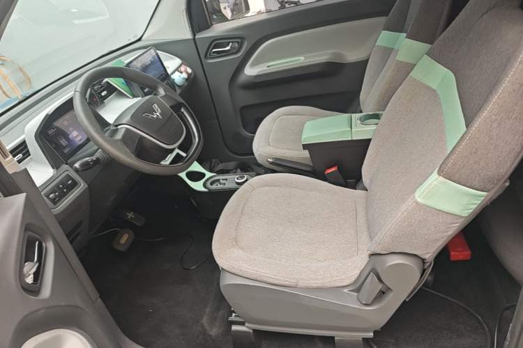 Used Wuling Hongguang MINIEV 2021 Macaron Premium Model – Lithium-NMC Left Front Seat