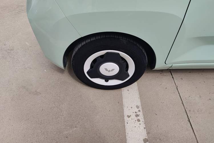 Used Wuling Hongguang MINIEV 2021 Macaron Premium Model – Lithium Iron Phosphate Left Front Wheel Hub