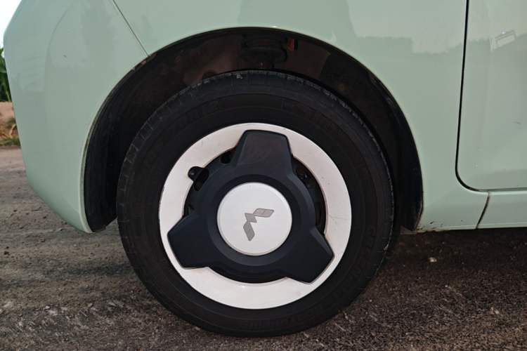 Used Wuling Hongguang MINIEV 2021 Macaron Premium Model – Lithium Iron Phosphate Left Front Wheel Hub