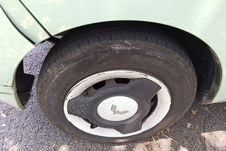 Used Wuling Hongguang MINIEV 2021 Macaron Fashion Model Lithium Iron Phosphate Left Front Wheel Hub