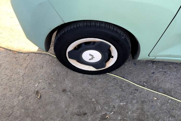 Used Wuling Hongguang MINIEV 2021 Macaron Fashion Edition Lithium-Ion Battery Left Front Wheel Hub