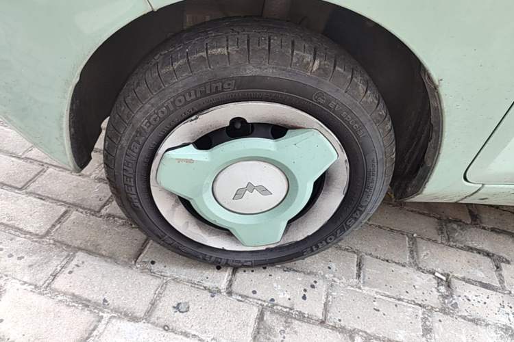 Used Wuling Hongguang MINIEV 2021 Macaron Fashion Model Lithium Iron Phosphate Left Front Wheel Hub