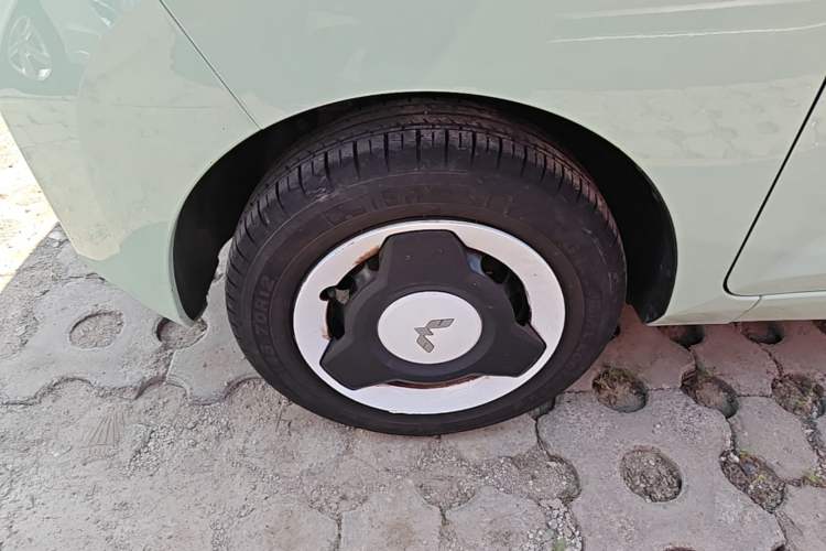 Used Wuling Hongguang MINIEV 2021 Macaron Fashion Model Lithium Iron Phosphate Left Front Wheel Hub