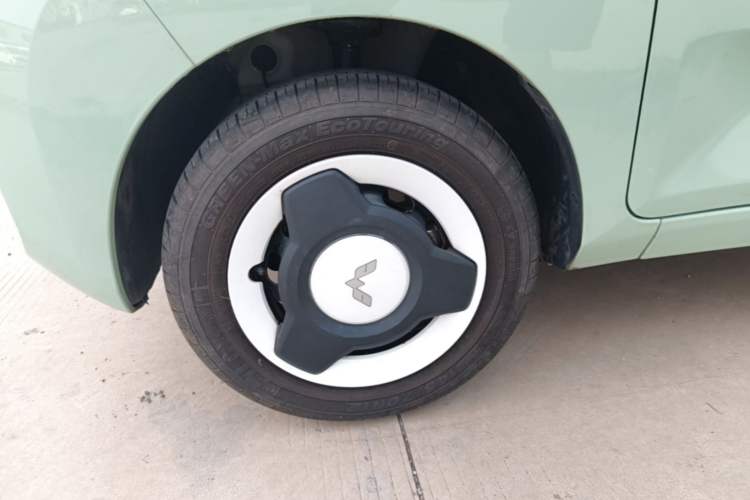 Used Wuling Hongguang MINIEV 2021 Macaron Premium Model – Lithium Iron Phosphate Left Front Wheel Hub