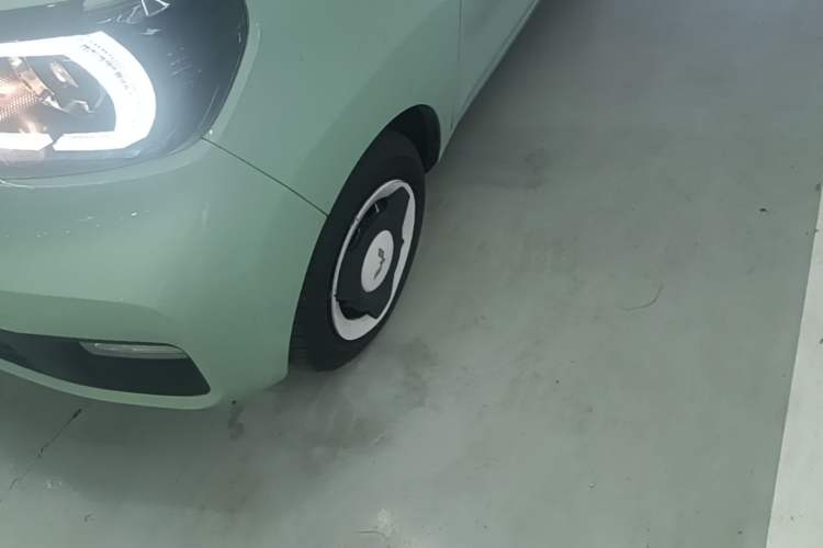 Used Wuling Hongguang MINIEV 2021 Macaron Premium Model – Lithium Iron Phosphate Left Front Wheel Hub