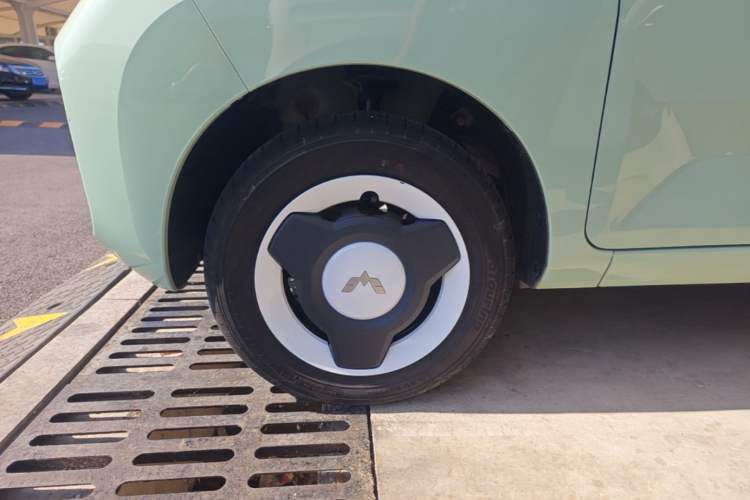Used Wuling Hongguang MINIEV 2021 Macaron Premium Model – Lithium Iron Phosphate Left Front Wheel Hub