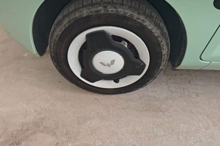 Used Wuling Hongguang MINIEV 2021 Macaron Premium Model – Lithium Iron Phosphate Left Front Wheel Hub