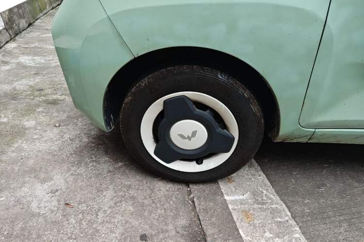 Used Wuling Hongguang MINIEV 2021 Macaron Premium Model – Lithium-NMC Left Front Wheel Hub