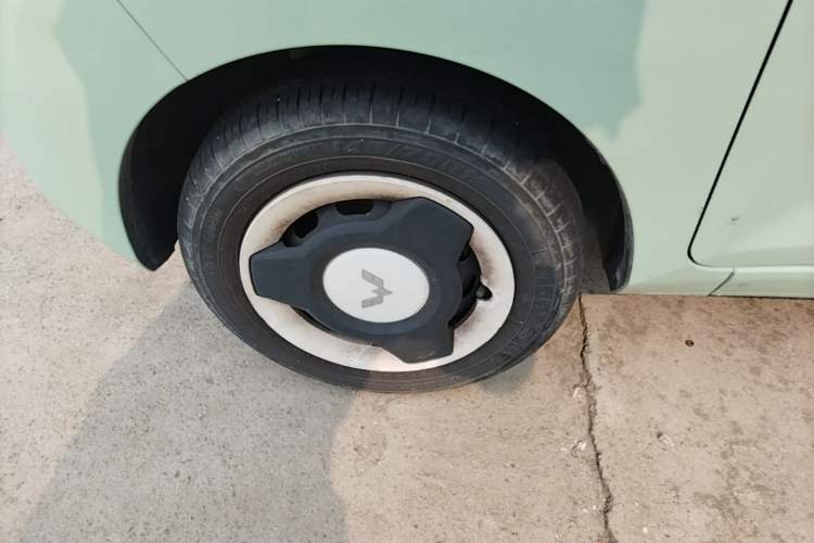 Used Wuling Hongguang MINIEV 2021 Macaron Premium Model – Lithium Iron Phosphate Left Front Wheel Hub