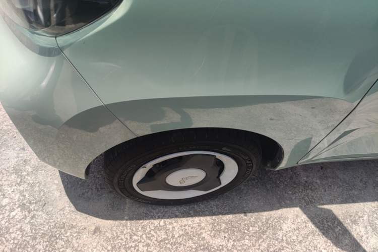 Used Wuling Hongguang MINIEV 2021 Macaron Sandwich Model 120 km Lithium NMC Left Front Wheel Hub