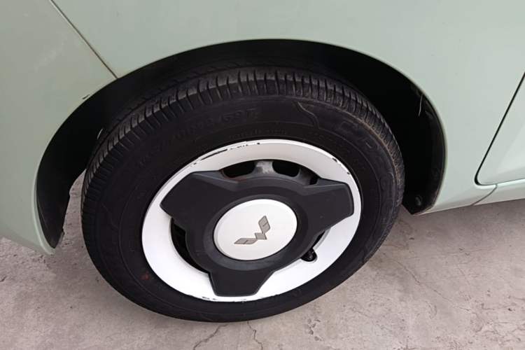Used Wuling Hongguang MINIEV 2021 Macaron Fashion Model Lithium Iron Phosphate Left Front Wheel Hub