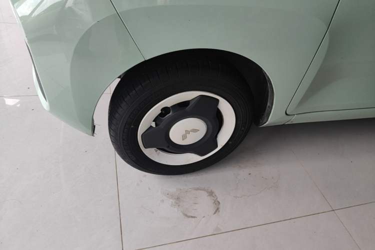 Used Wuling Hongguang MINIEV 2021 Macaron Fashion Edition Lithium-Ion Battery Left Front Wheel Hub
