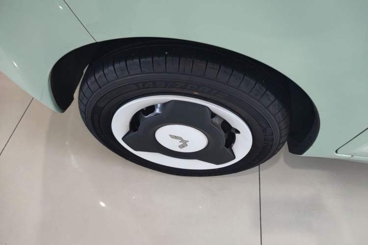 Used Wuling Hongguang MINIEV 2021 Macaron Premium Model – Lithium Iron Phosphate Left Front Wheel Hub