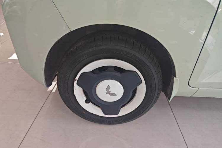 Used Wuling Hongguang MINIEV 2021 Macaron Fashion Model Lithium Iron Phosphate Left Front Wheel Hub