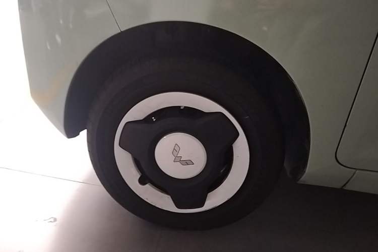 Used Wuling Hongguang MINIEV 2021 Macaron Premium Model – Lithium Iron Phosphate Left Front Wheel Hub