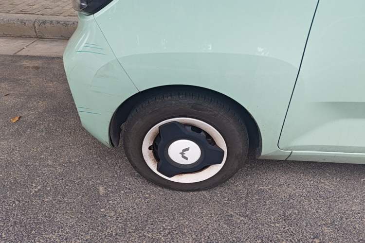 Used Wuling Hongguang MINIEV 2021 Macaron Premium Model – Lithium-NMC Left Front Wheel Hub