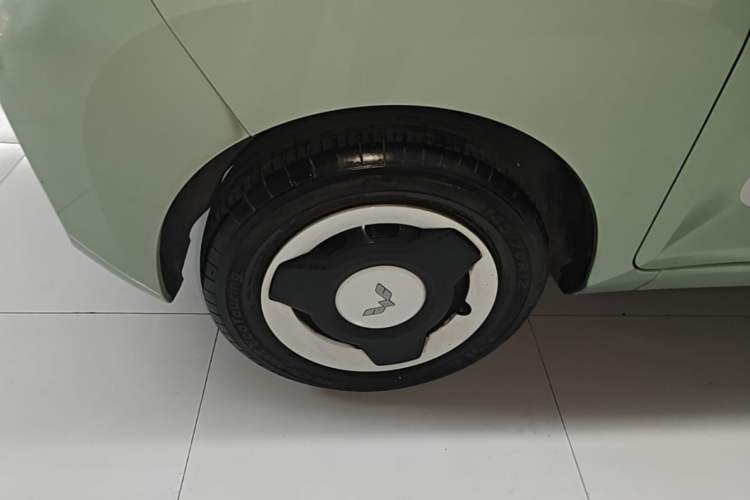 Used Wuling Hongguang MINIEV 2021 Macaron Premium Model – Lithium Iron Phosphate Left Front Wheel Hub