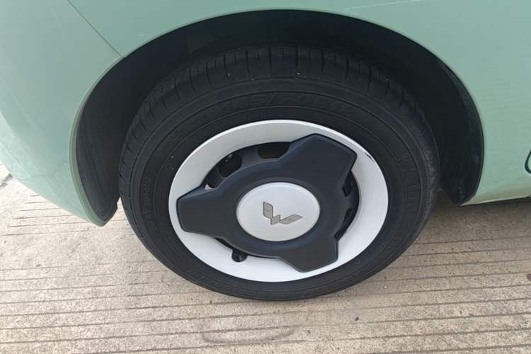 Used Wuling Hongguang MINIEV 2021 Macaron Premium Model – Lithium Iron Phosphate Left Front Wheel Hub