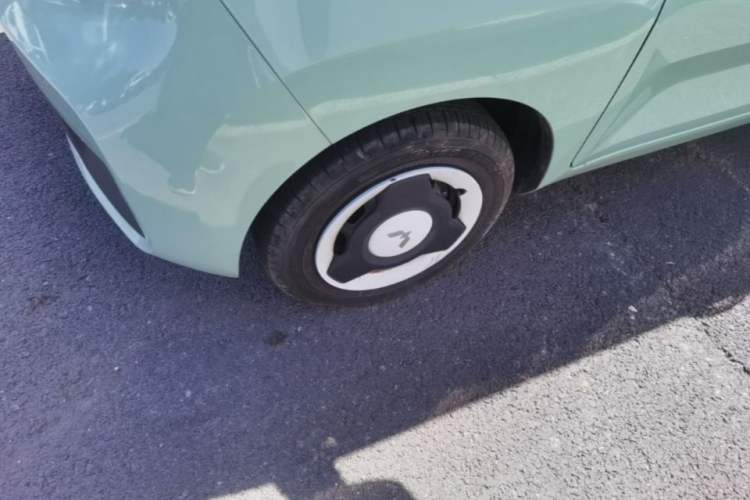 Used Wuling Hongguang MINIEV 2021 Macaron Premium Model – Lithium Iron Phosphate Left Front Wheel Hub