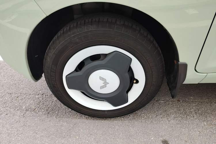 Used Wuling Hongguang MINIEV 2021 Macaron Fashion Edition Lithium-Ion Battery Left Front Wheel Hub