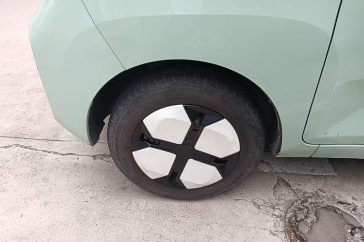 Used Wuling Hongguang MINIEV 2021 Macaron Fashion Model Lithium Iron Phosphate Left Front Wheel Hub