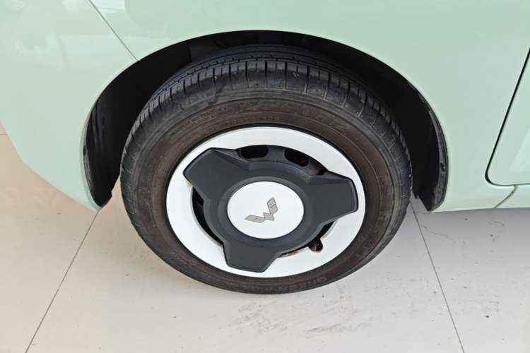 Used Wuling Hongguang MINIEV 2021 Macaron Premium Model – Lithium Iron Phosphate Left Front Wheel Hub