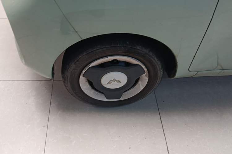 Used Wuling Hongguang MINIEV 2021 Macaron Fashion Model Lithium Iron Phosphate Left Front Wheel Hub