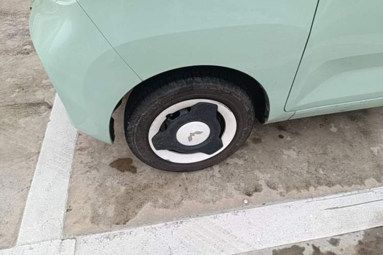 Used Wuling Hongguang MINIEV 2021 Macaron Premium Model – Lithium Iron Phosphate Left Front Wheel Hub