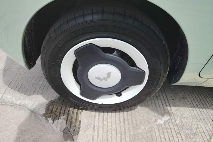 Used Wuling Hongguang MINIEV 2021 Macaron Premium Model – Lithium Iron Phosphate Left Front Wheel Hub