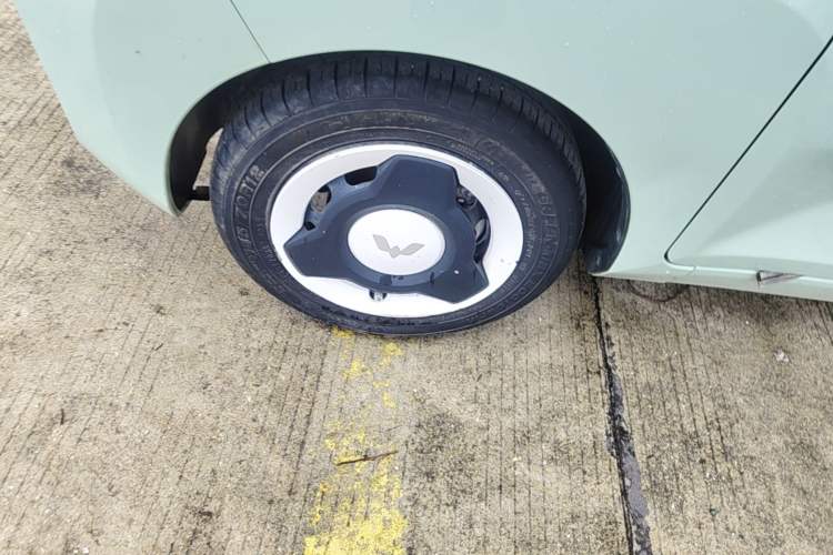 Used Wuling Hongguang MINIEV 2021 Macaron Fashion Model Lithium Iron Phosphate Left Front Wheel Hub