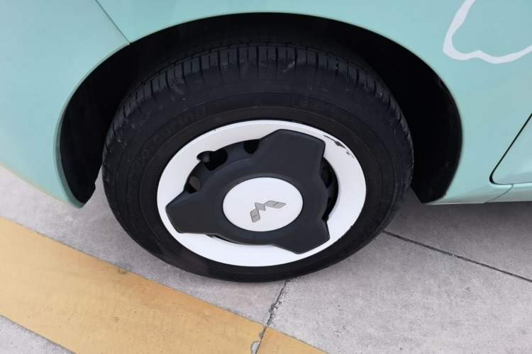 Used Wuling Hongguang MINIEV 2021 Macaron Premium Model – Lithium Iron Phosphate Left Front Wheel Hub