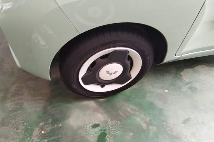 Used Wuling Hongguang MINIEV 2021 Macaron Premium Model – Lithium Iron Phosphate Left Front Wheel Hub