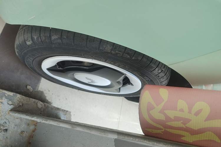 Used Wuling Hongguang MINIEV 2021 Macaron Fashion Edition Lithium-Ion Battery Left Front Wheel Hub