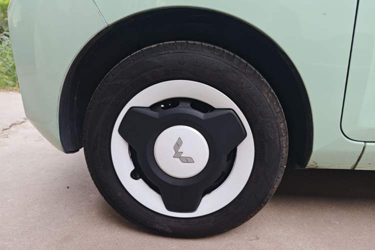 Used Wuling Hongguang MINIEV 2021 Macaron Premium Model – Lithium Iron Phosphate Left Front Wheel Hub