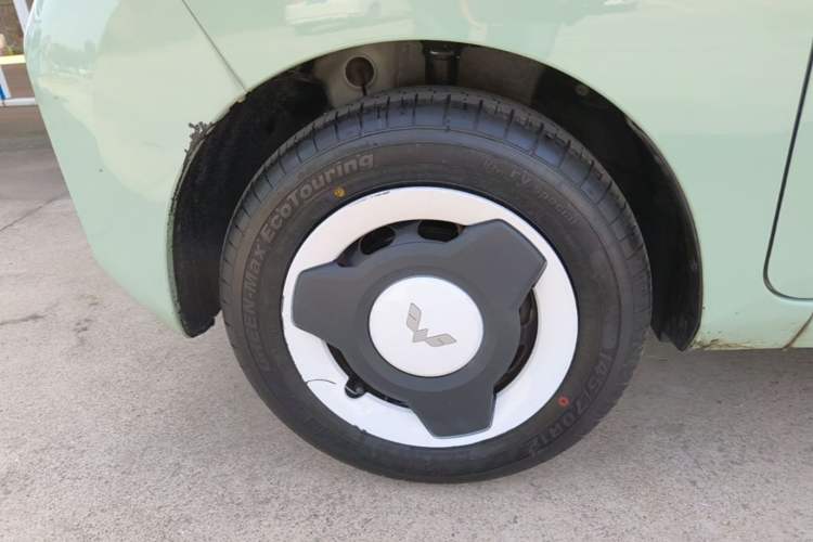 Used Wuling Hongguang MINIEV 2021 Macaron Premium Model – Lithium Iron Phosphate Left Front Wheel Hub