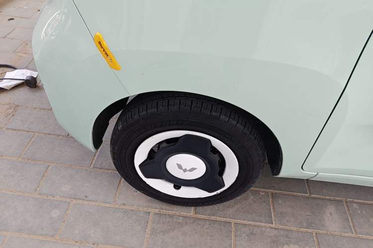 Used Wuling Hongguang MINIEV 2021 Macaron Fashion Model Lithium Iron Phosphate Left Front Wheel Hub